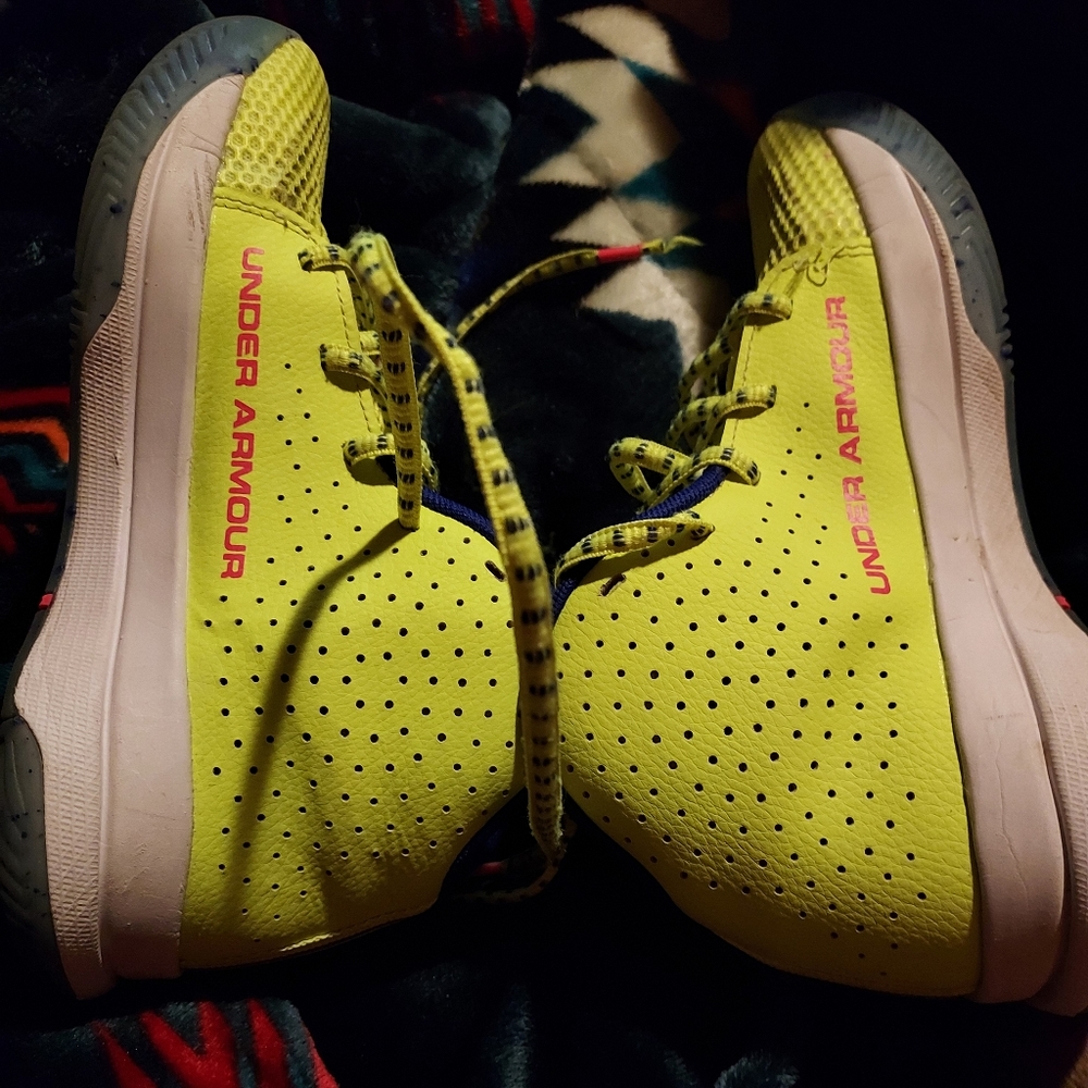 Under Armour size 5 boys